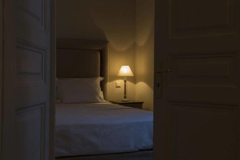 Home & Art Suites Афины Экстерьер фото